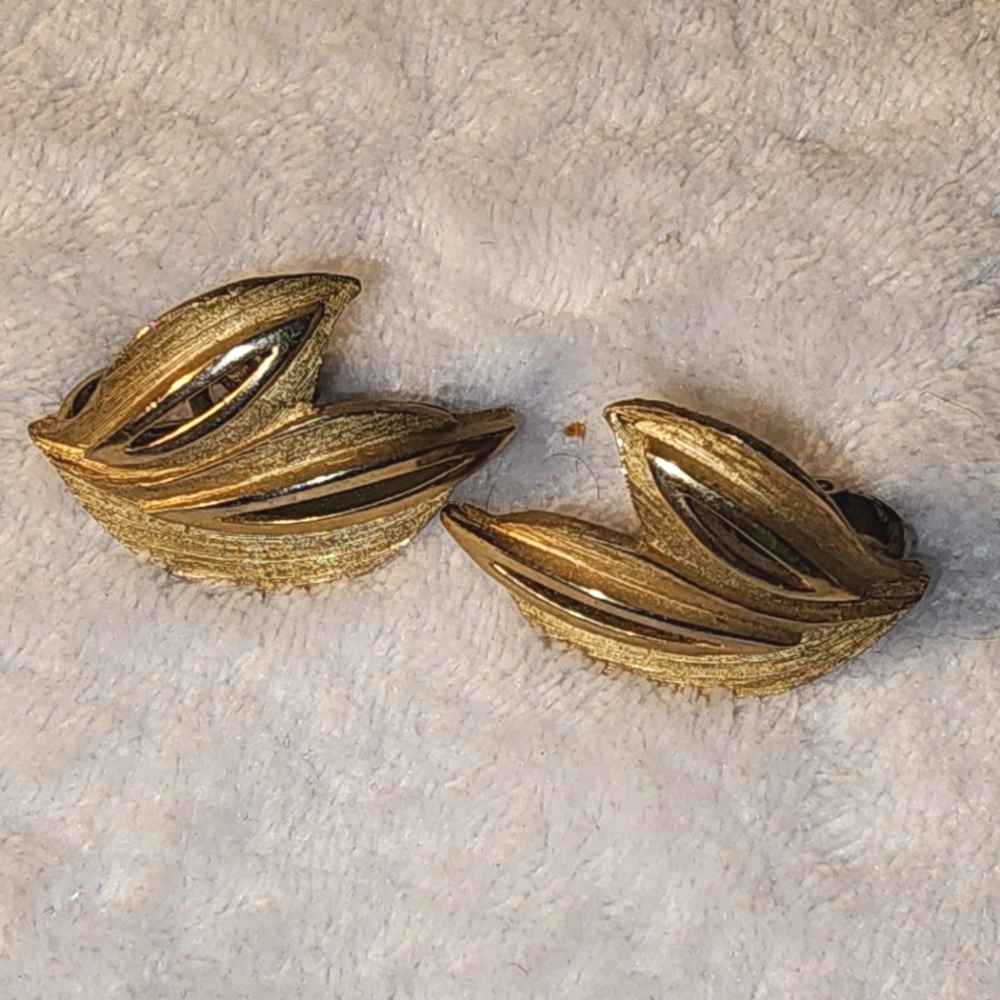 Vintage Trifari Gold-Tone Leaf Clip-On Earrings